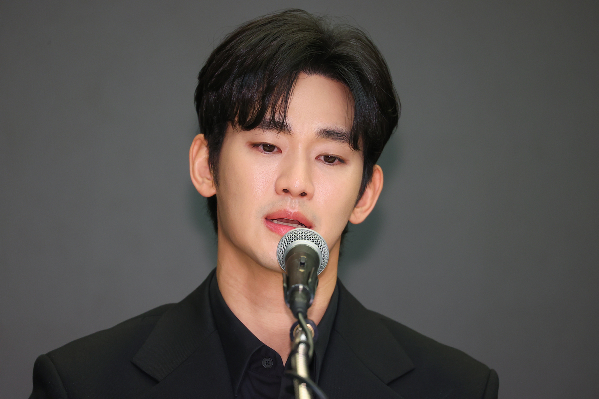경찰, '고 김새론 교제 의혹' 김수현 아동복지법 위반 무혐의